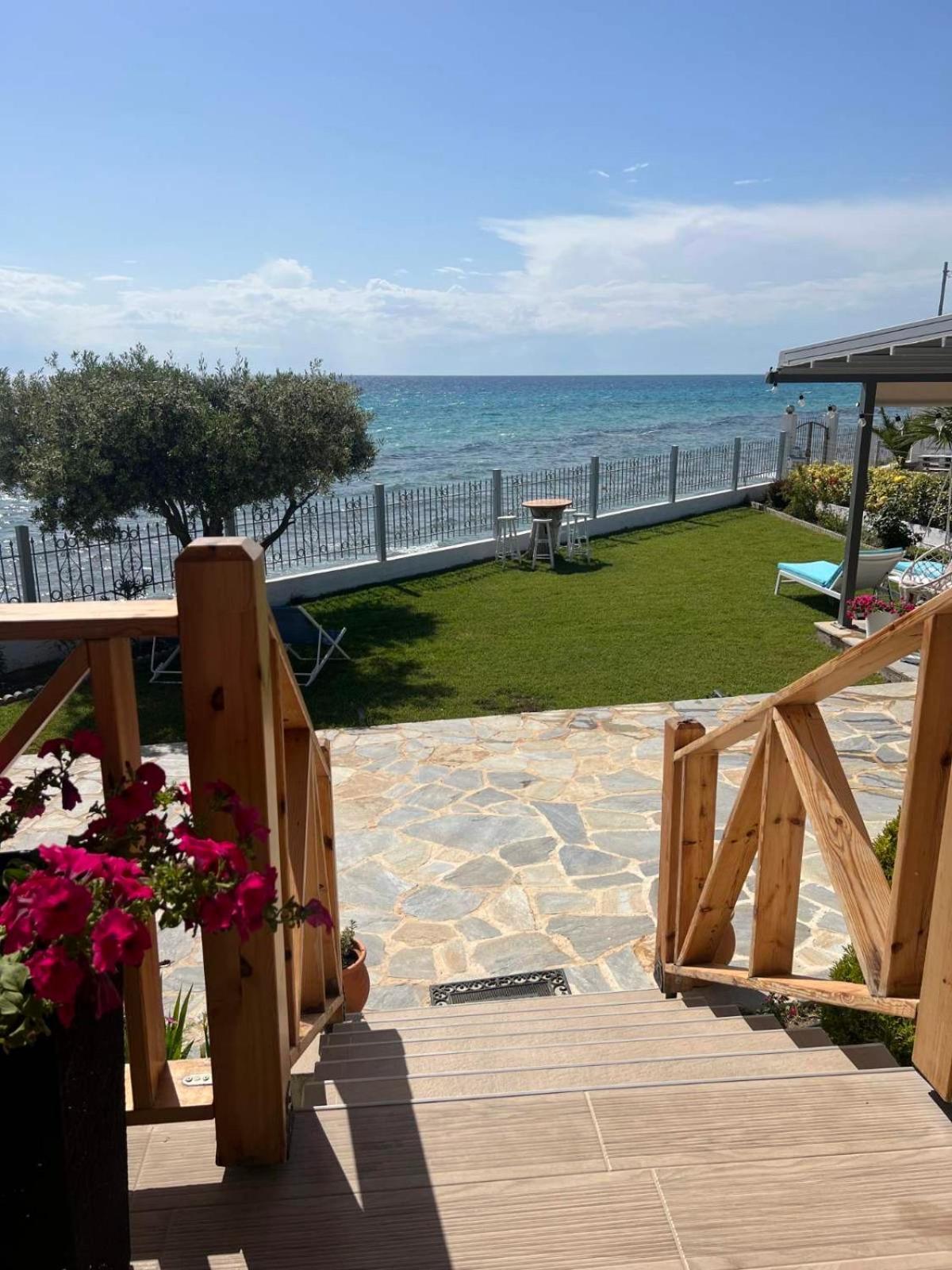 Beachfront Villa Athina Vergia Esterno foto
